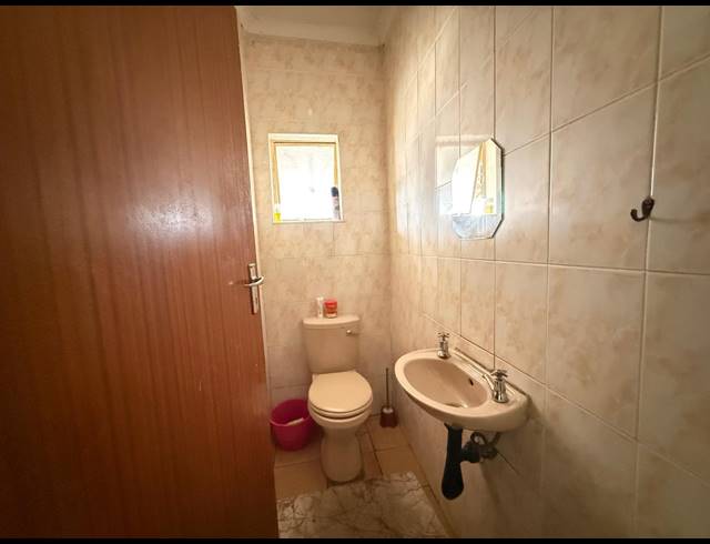 6 BEDROOM HOUSE FOR SALE IN LENNOXTON